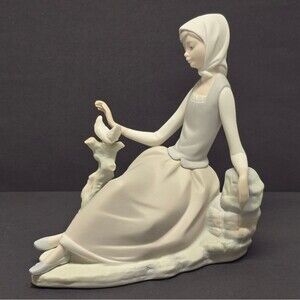 Vintage Lladro SHEPHERDESS WITH DOVE Girl Bird MATTE Figurine 4660 Retired AS IS
